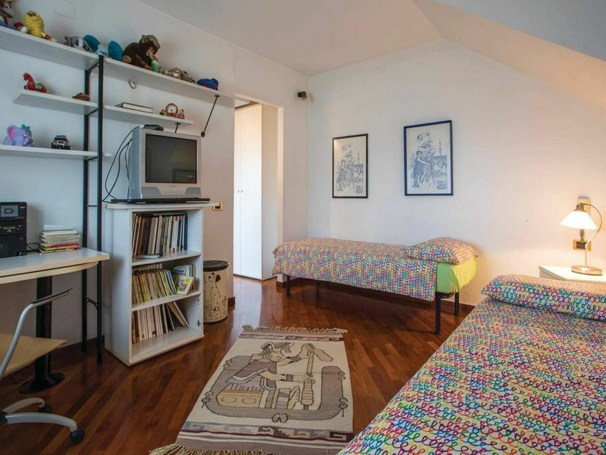 With 3 Bedrooms In Genova, With Wonderful Mountain View, Enclose