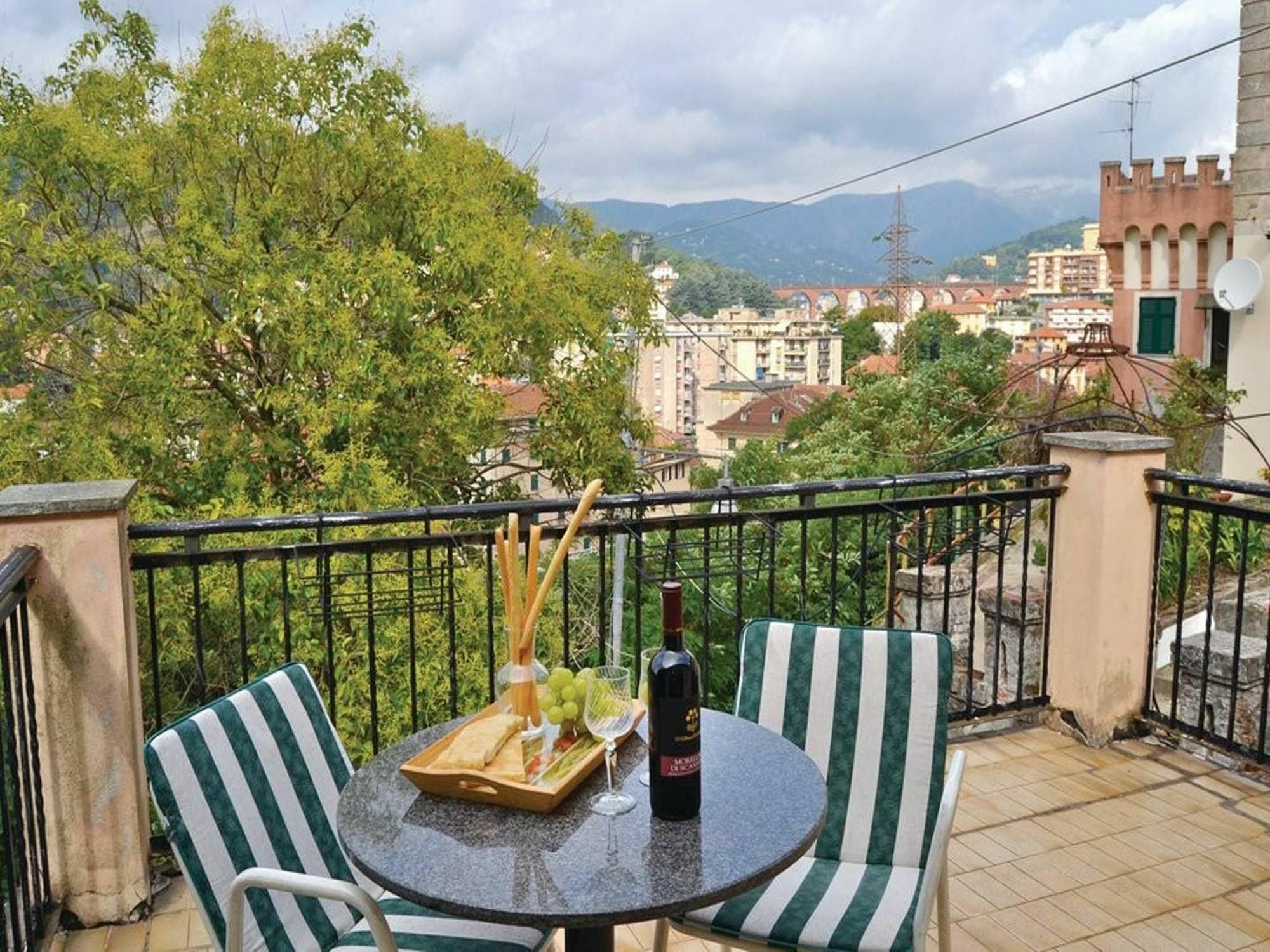 Villa With 3 Bedrooms In Genova, With Wonderful Mountain View, Enclose Génova