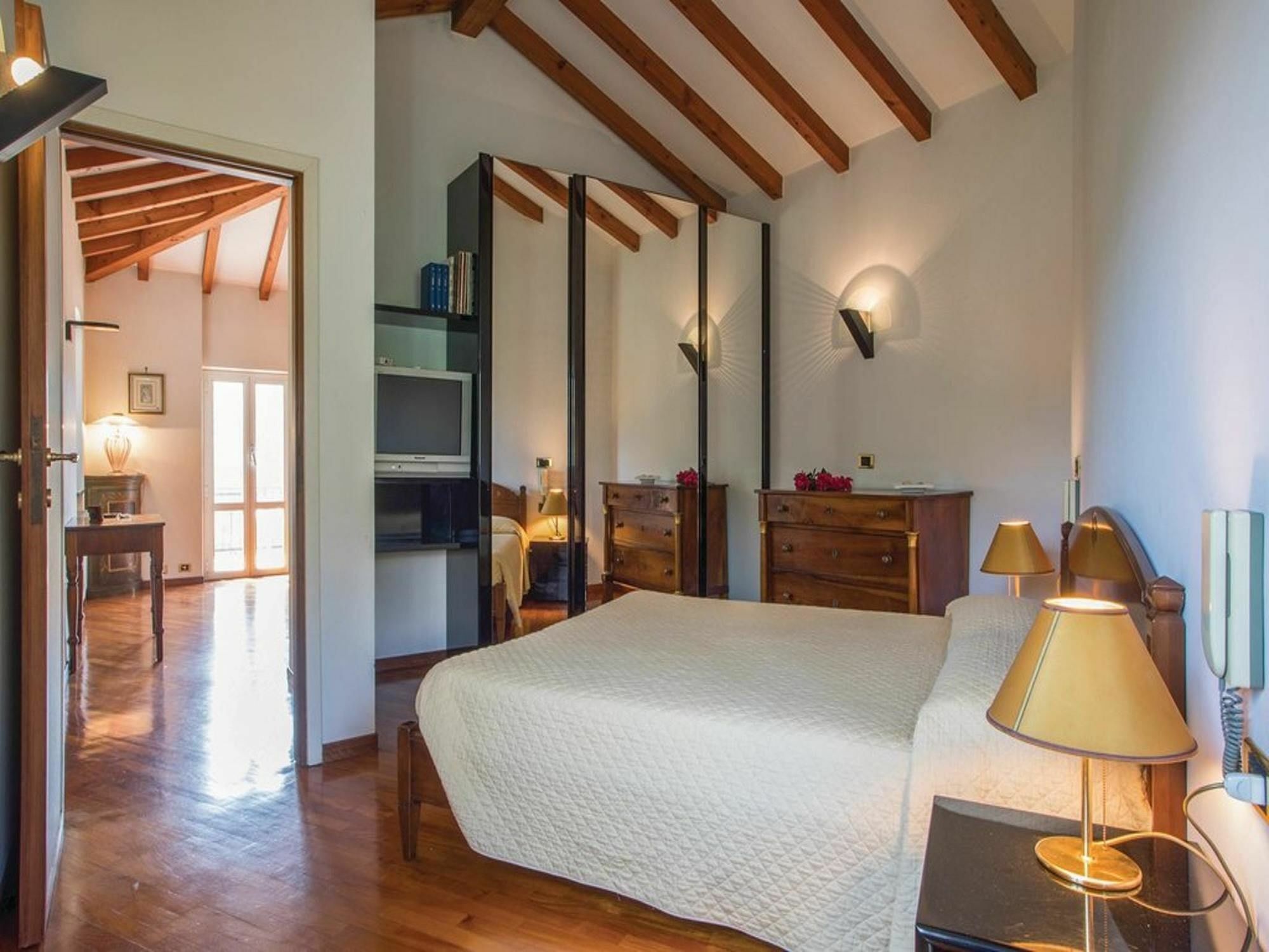 With 3 Bedrooms In Genova, With Wonderful Mountain View, Enclose