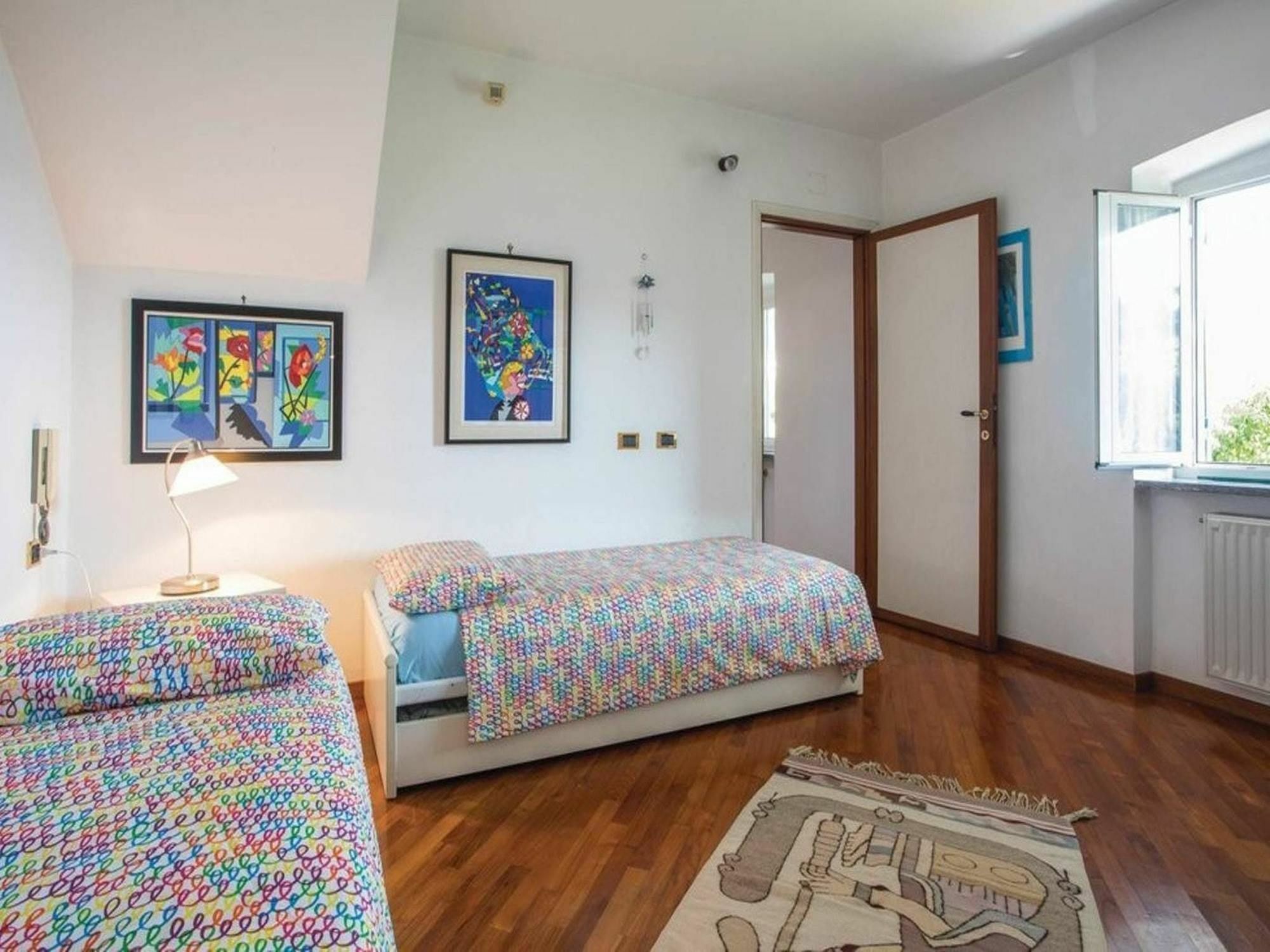 With 3 Bedrooms In Genova, With Wonderful Mountain View, Enclose Genova