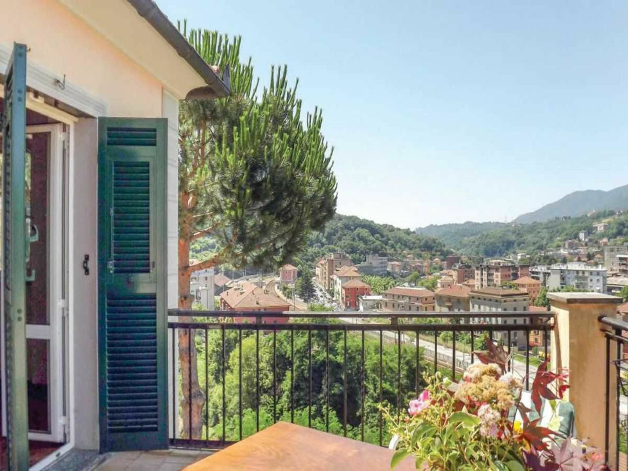 With 3 Bedrooms In Genova, With Wonderful Mountain View, Enclose Genova