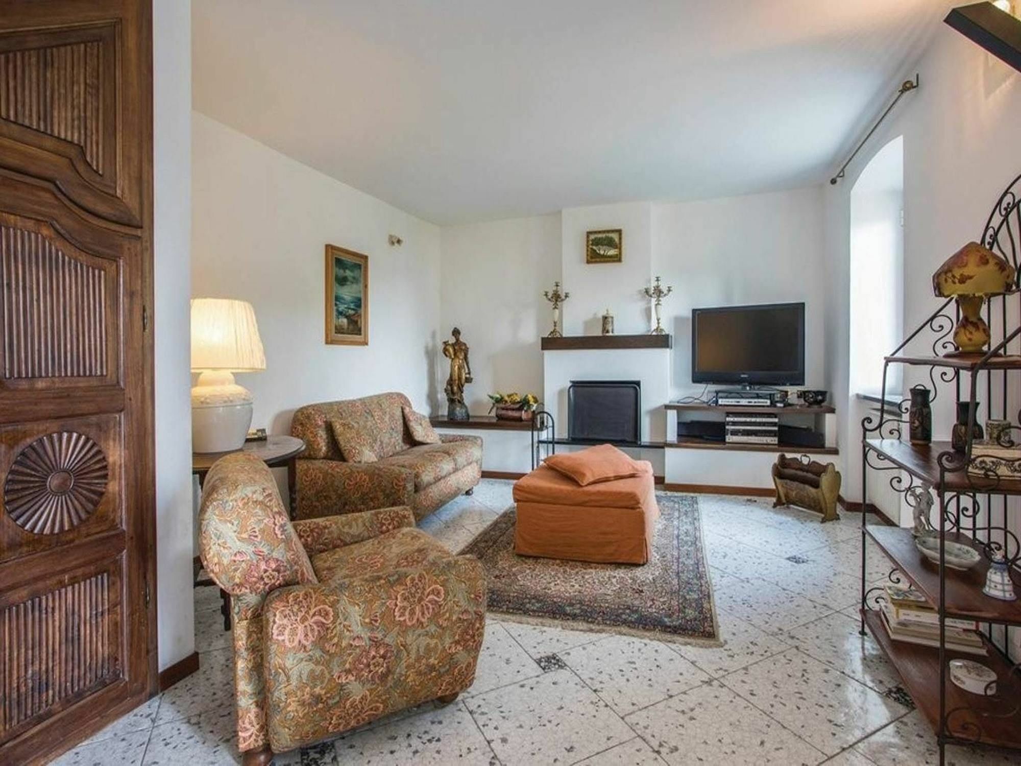 With 3 Bedrooms In Genova, With Wonderful Mountain View, Enclose Villa Genova